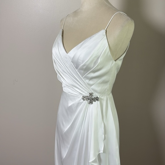 DB STUDIO Ruched Charmeuse Sheath Dress with Brooch Faux Wrap Skirt White Size 2 - Picture 6 of 14